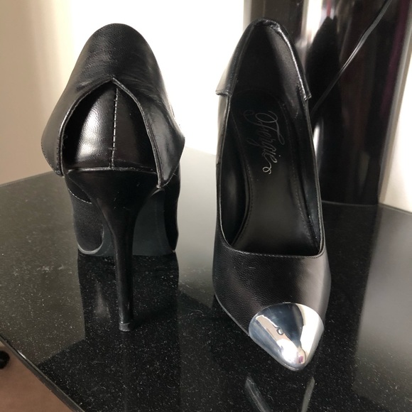 Black pumps - Picture 2 of 3